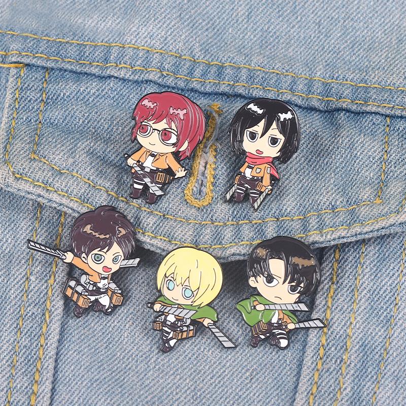Levi Jewelry & Watches Inc - Chibi emaye pimleri özel Eren Mikasa