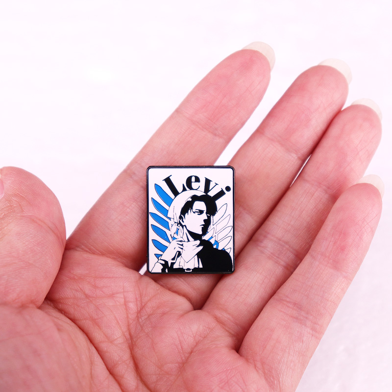 Titan Levi Ackerman emaye Pin  - Levi Jewelry & Watches Inc incelemesi ve fiyatı